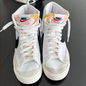 Nike White and Black High-Tops